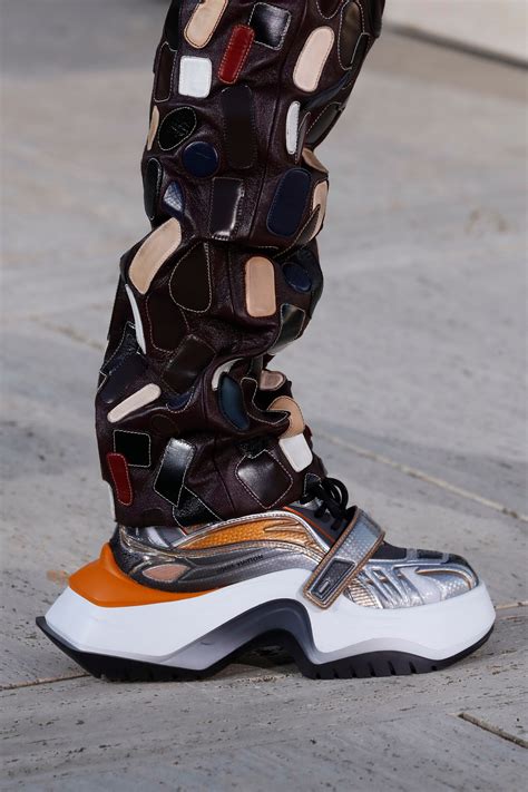 scarpe louis vuitton abbinamenti|Le sneakers chunky di Louis Vuitton Resort 2023 .